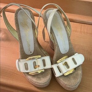 D&G Women's Cream and Gold Wedge Sandals